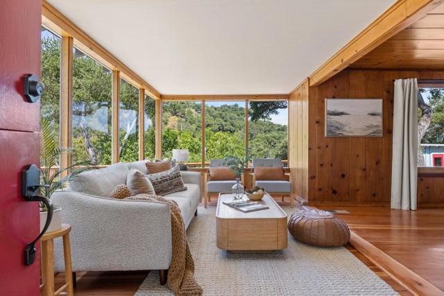 18 Upper Circle, Carmel Valley CA: https://media.crmls.org/mediaz/25a47193-d869-431a-bf1f-5b574822c8f1.jpg
