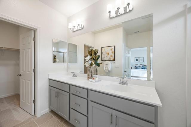 1871 Hydrangea Drive, Hollister CA: https://media.crmls.org/mediaz/25a47515-f50e-4398-9982-db25bee8e417.jpg