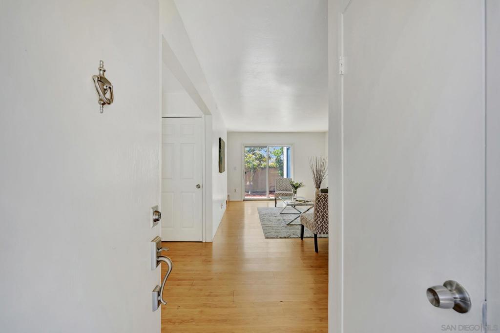 MLS #250034527SD img 3