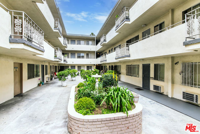 130 N Alexandria Avenue, Los Angeles CA: https://media.crmls.org/mediaz/25a51121-1081-4f13-b85d-d1ae2ee42468.jpg