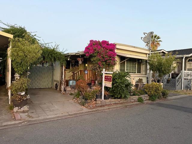 200 Ford, San Jose CA: https://media.crmls.org/mediaz/25a5bd24-8492-4d5a-9d35-a5c4abfc528a.jpg