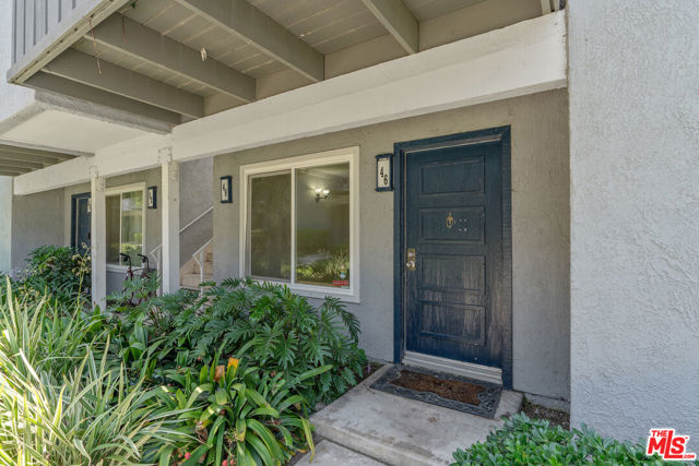 46 Eagle, Irvine CA: https://media.crmls.org/mediaz/25a5c37c-c1c2-446e-9d44-e8533515fc76.jpg