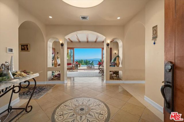 1740 Carla, Beverly Hills CA: https://media.crmls.org/mediaz/25a5cc76-63e0-453c-b3d8-addd001c45bb.jpg