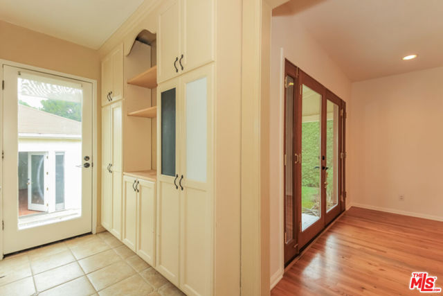 10655 Cushdon Avenue, Los Angeles CA: https://media.crmls.org/mediaz/25a62e1c-dbcd-4587-97ad-1be59c8c97b4.jpg