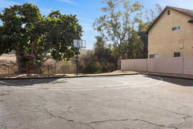 1444 Eagle Peak Ct., Chula Vista CA: https://media.crmls.org/mediaz/25a7a8fd-58bb-4d05-b7a6-40da69f2aca9.jpg