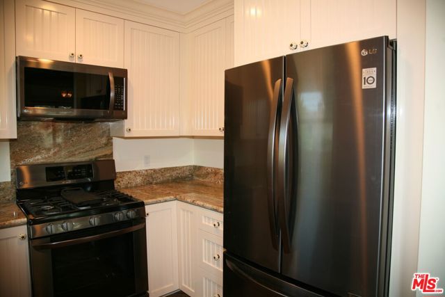 6621 Nagle Avenue photo 7