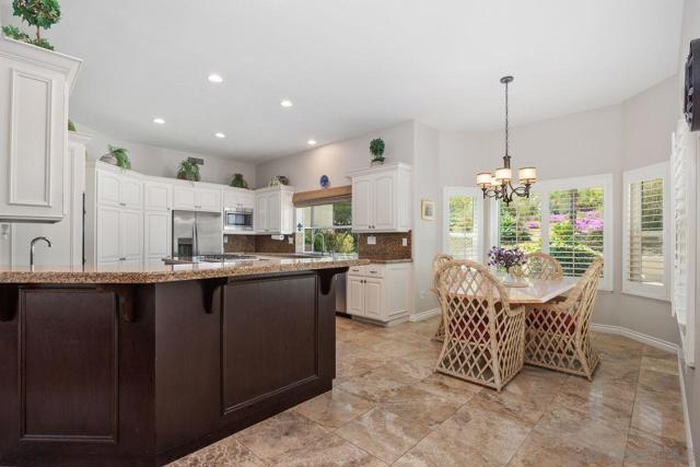 16274 COUNTRY DAY ROAD, Poway CA: https://media.crmls.org/mediaz/25a8dbb2-06d2-4549-8042-e20a04836992.jpg