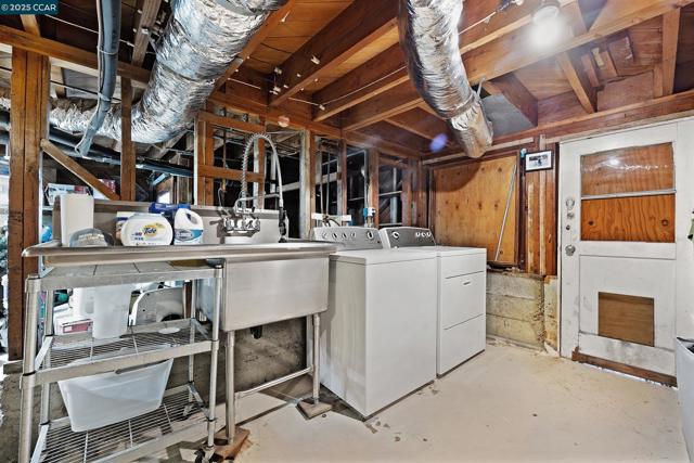 1301 Thomas Dr, Martinez CA: https://media.crmls.org/mediaz/25a98157-b59a-401d-a4c3-a2e4be90ef16.jpg