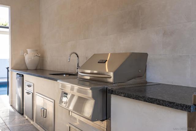 2365 Via Siena, La Jolla CA: https://media.crmls.org/mediaz/25a99408-51a2-450b-8e95-71b8fe61af34.jpg