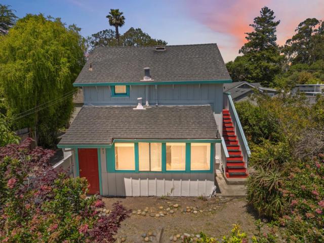 399 13th Avenue, Santa Cruz CA: https://media.crmls.org/mediaz/25aa6609-46b1-425b-8561-005bdde8d077.jpg
