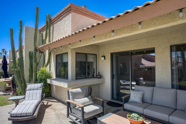 42740 Sand Dune Drive, Palm Desert CA: https://media.crmls.org/mediaz/25aa70a5-9cbb-4fcc-b0d8-45731a7f09cd.jpg