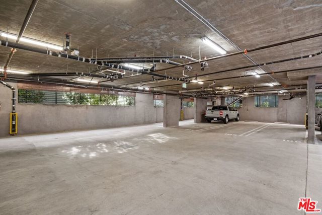 1187 CRENSHAW Boulevard, Los Angeles CA: https://media.crmls.org/mediaz/25aaf170-7068-4c07-a53e-9500ddc5587d.jpg