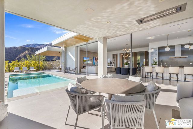 2381 Vista Palizada Drive, Palm Springs CA: https://media.crmls.org/mediaz/25ab2930-cc9b-4121-8781-8a11737cd254.jpg