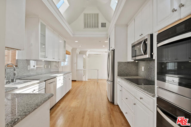 1710 Santa Paula Place, Glendale CA: https://media.crmls.org/mediaz/25ab95c6-96ce-453f-8b17-054f74cda886.jpg