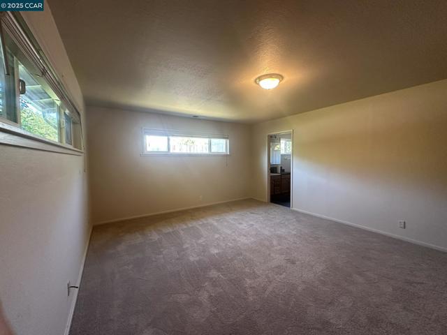 120 Sexton Rd, Sebastopol CA: https://media.crmls.org/mediaz/25abbf36-43fa-4e78-94ea-416d3c3babd6.jpg