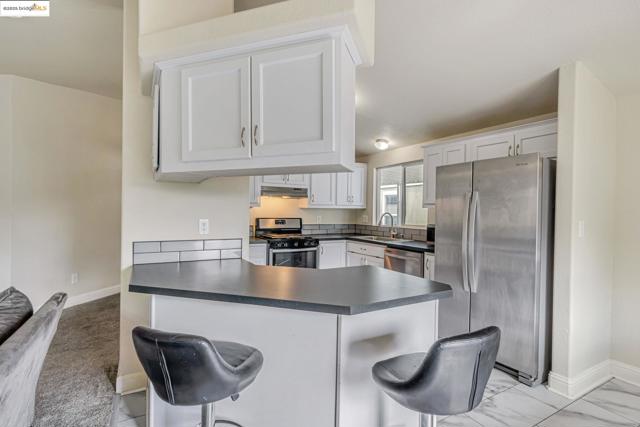 16711 Marsh Creek Rd, Clayton CA: https://media.crmls.org/mediaz/25abc102-89e4-4f84-9d87-9d13b7af2e11.jpg