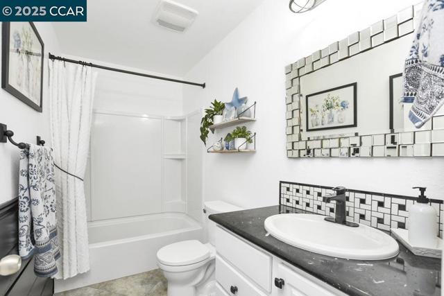 369 Myrtle Ln, Oakley CA: https://media.crmls.org/mediaz/25abcbb5-cc3c-43f3-ada5-0ee49931e366.jpg