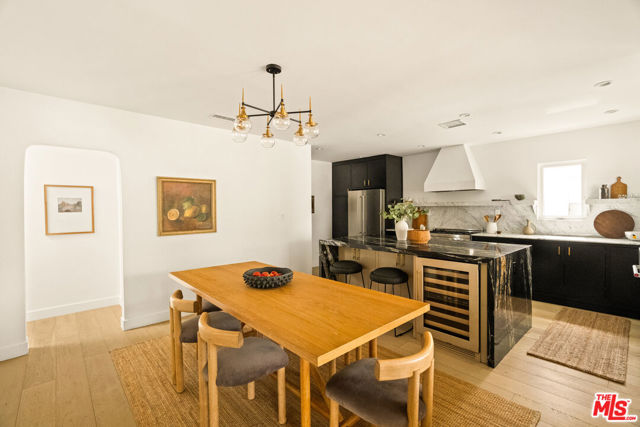 3928 S Bronson Avenue, Los Angeles CA: https://media.crmls.org/mediaz/25ac4539-7df4-4692-8abf-cc8f547eecc5.jpg