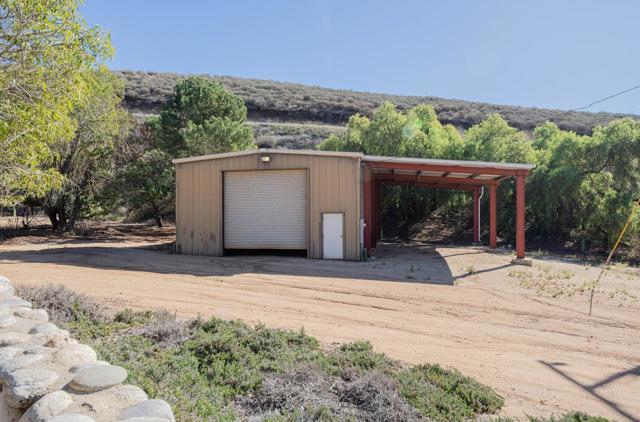 33900 Fabry Road, Soledad CA: https://media.crmls.org/mediaz/25acf41e-f249-4ce7-b84a-c4645aae273c.jpg