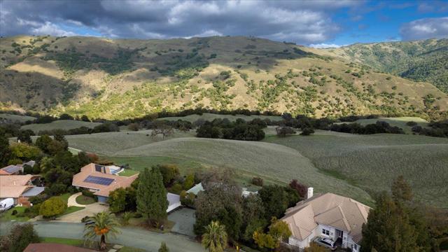 16280 Oak Canyon Drive, Morgan Hill CA: https://media.crmls.org/mediaz/25ad54c6-0a3f-401a-9996-33c604141731.jpg