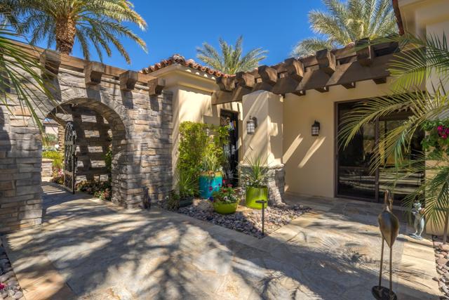 80675 Via Portofino, La Quinta CA: https://media.crmls.org/mediaz/25add28d-4a45-48ac-ba34-20e782257dbb.jpg