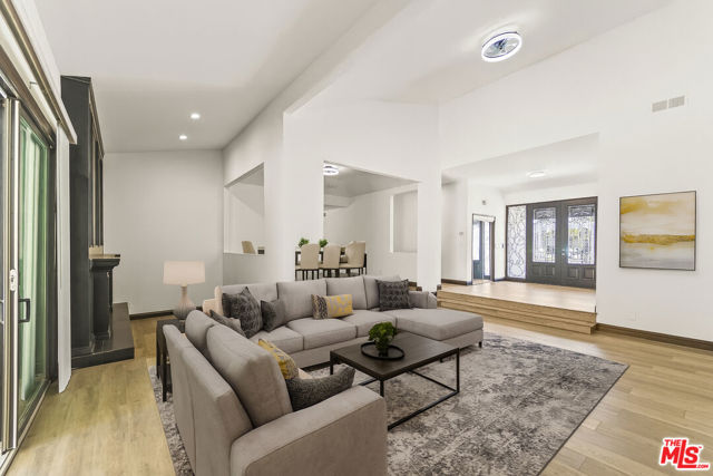 9724 Bothwell Road, Northridge CA: https://media.crmls.org/mediaz/25ae45e5-5ab7-4ceb-b96f-2d97f8ed43e2.jpg
