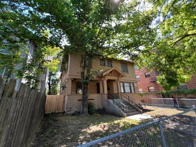 722 N San Joaquin Street, Stockton CA: https://media.crmls.org/mediaz/25ae9c1f-4e36-48ec-9361-50872551a416.jpg