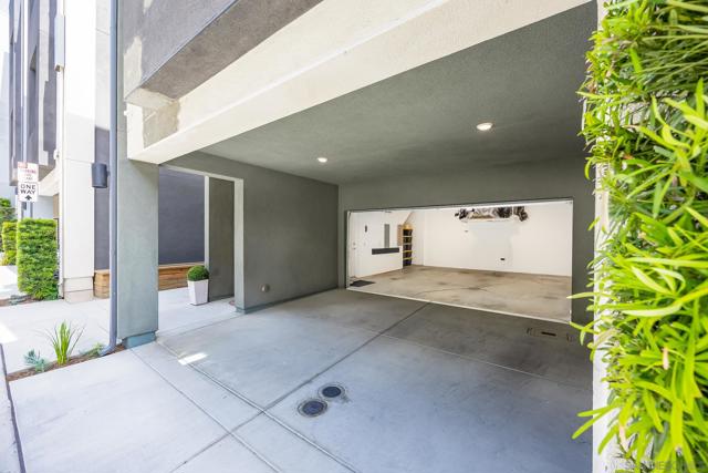 10402 Harlow Cir, San Diego CA: https://media.crmls.org/mediaz/25ae9e0f-e291-48f2-a089-2b417c5cb166.jpg