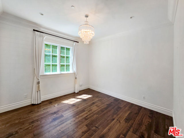 3815 Valley Meadow Road, Encino CA: https://media.crmls.org/mediaz/25af07df-0480-420b-bd99-4d2533c8cb3a.jpg