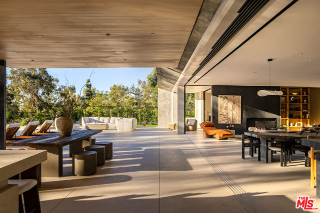 29200 Larkspur Lane, Malibu CA: https://media.crmls.org/mediaz/25af365f-18b0-4ca2-824e-ac4d4aebb563.jpg