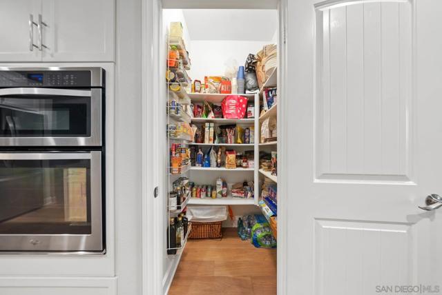 542 Adobe Estates Dr, Vista CA: https://media.crmls.org/mediaz/25af5f19-e47c-4007-9614-afcf6e1aa8c4.jpg