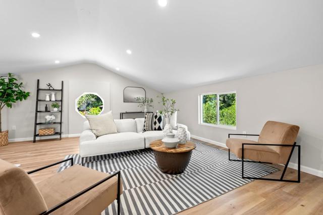 3554 Oak Knoll Drive, Redwood City CA: https://media.crmls.org/mediaz/25afdc1a-df99-4414-99cb-0514f7716468.jpg