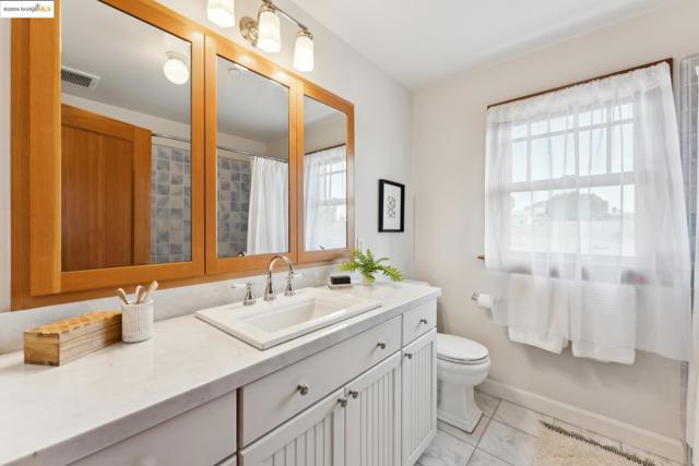 817 Curtis St, Albany CA: https://media.crmls.org/mediaz/25afe35e-dfbd-46e7-9e71-7a8295b7cf39.jpg