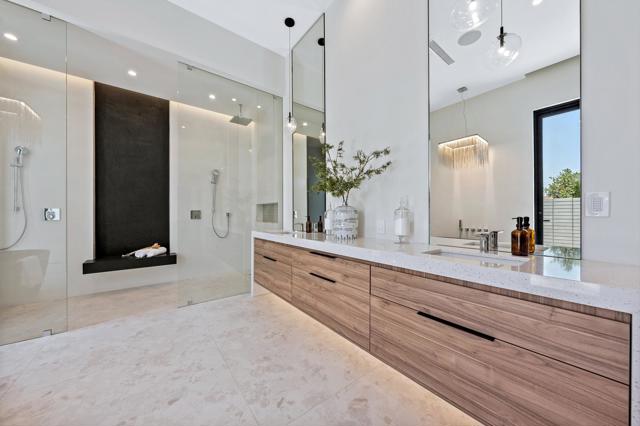 7 Makena Lane, Rancho Mirage CA: https://media.crmls.org/mediaz/25b0ce42-96f9-4a91-8128-3c85b78da33b.jpg