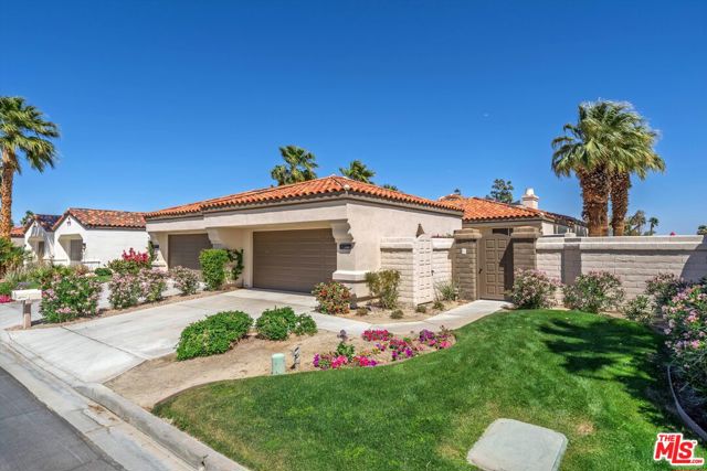57766 Interlachen, La Quinta CA: https://media.crmls.org/mediaz/25b0dabf-6ba0-47e1-85b0-706f647daf6e.jpg