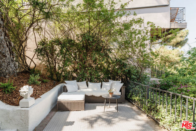 3744 Clayton Avenue, Los Angeles CA: https://media.crmls.org/mediaz/25b1872d-f8f3-43ba-a081-829d75599022.jpg