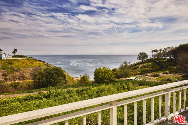 6734 Zumirez Drive, Malibu CA: https://media.crmls.org/mediaz/25b19c18-20bd-41b4-b370-ae73178c69e4.jpg