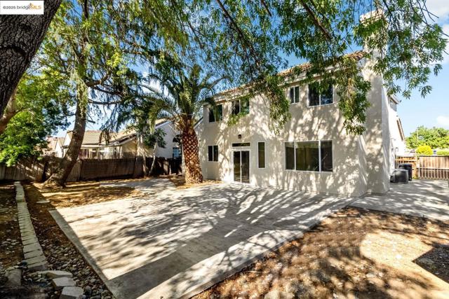 521 Freemark LN, Oakley CA: https://media.crmls.org/mediaz/25b1bd10-9a61-4611-835c-e8673699c832.jpg