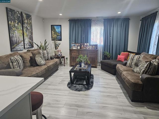 Image 1 of 13 For 1600 Michigan St