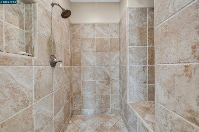 2222 Creekview Pl, Danville CA: https://media.crmls.org/mediaz/25b28bdf-87e2-45d5-a848-90d6ce3a2e5b.jpg