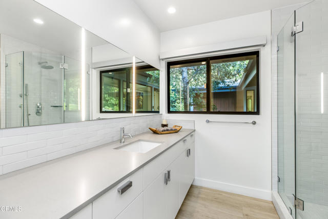 1240 Chateau Road, Pasadena CA: https://media.crmls.org/mediaz/25b2a7f6-82f1-4573-b00d-ce1fd66661bf.jpg