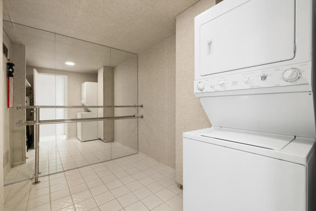 900 Island Drive, Rancho Mirage CA: https://media.crmls.org/mediaz/25b2edcd-00d1-41a4-be4f-fd2ab3b1cd12.jpg