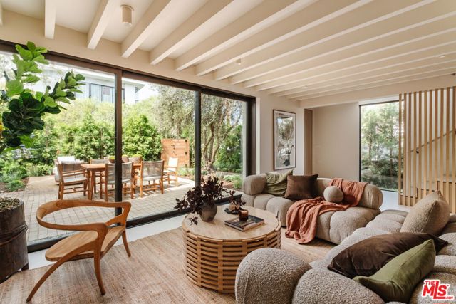 744 Amoroso Place, Venice CA: https://media.crmls.org/mediaz/25b426ce-ab01-410c-82c8-44ef88ee8f01.jpg