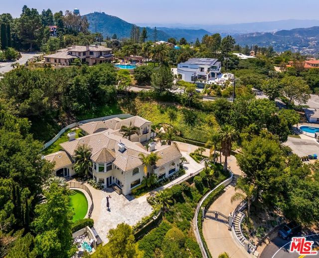 732 Saint Katherine Drive, La Canada Flintridge CA: https://media.crmls.org/mediaz/25b480f1-a7c7-4b0e-81b1-0a44f998ddcc.jpg