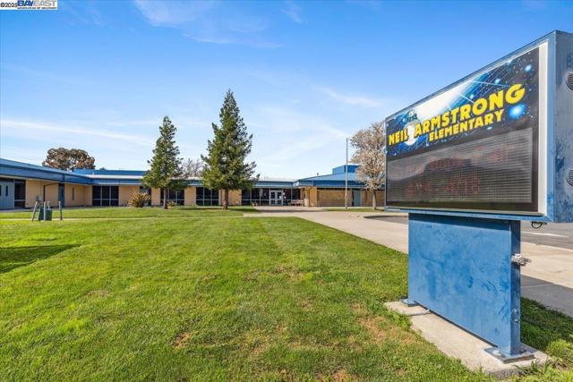 297 Ludlow Pl, San Ramon CA: https://media.crmls.org/mediaz/25b490a3-9465-4e41-9c95-ca9b6086af45.jpg