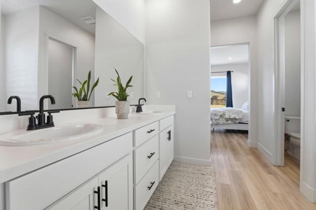 208 Luna Way, Hollister CA: https://media.crmls.org/mediaz/25b50988-8524-4969-a4d1-8015bdfb60ae.jpg