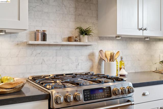 Image 18 of 46 For 741 Grosvenor Pl