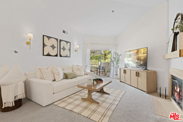 5837 Oak Bend Lane, Oak Park CA: https://media.crmls.org/mediaz/25b5bddb-fdec-49e5-92ae-044271b31a5b.jpg