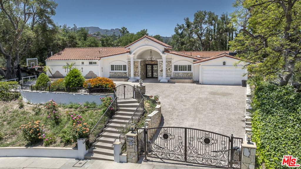 16379 Meadowridge Road