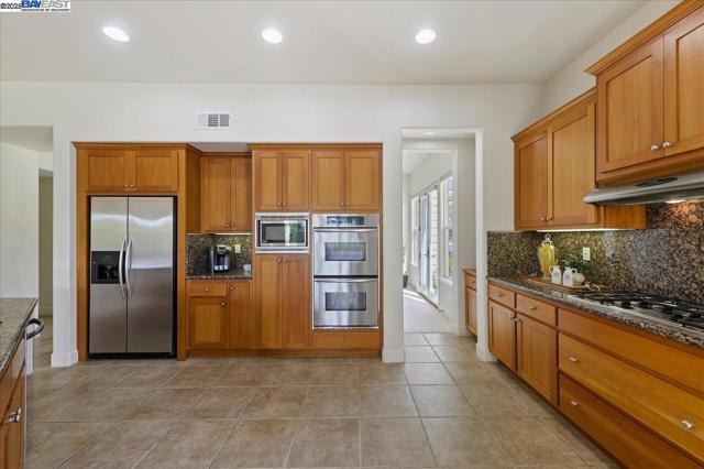 3043 Picholine Dr, Livermore CA: https://media.crmls.org/mediaz/25b6ecfa-63b4-4342-a7ca-e71ede69e5a7.jpg